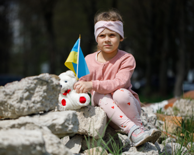 Скільки дітей втратили батьків на війні в Україні?